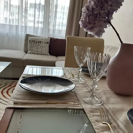 Апартаменты Modern In The Center